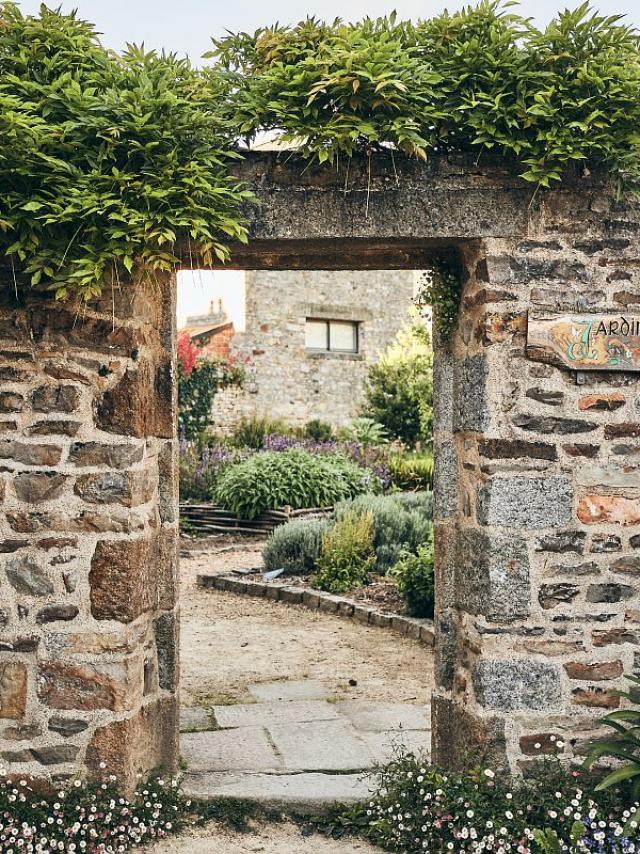 Jardin médiéval à Saint-Aubin-du-Cormier