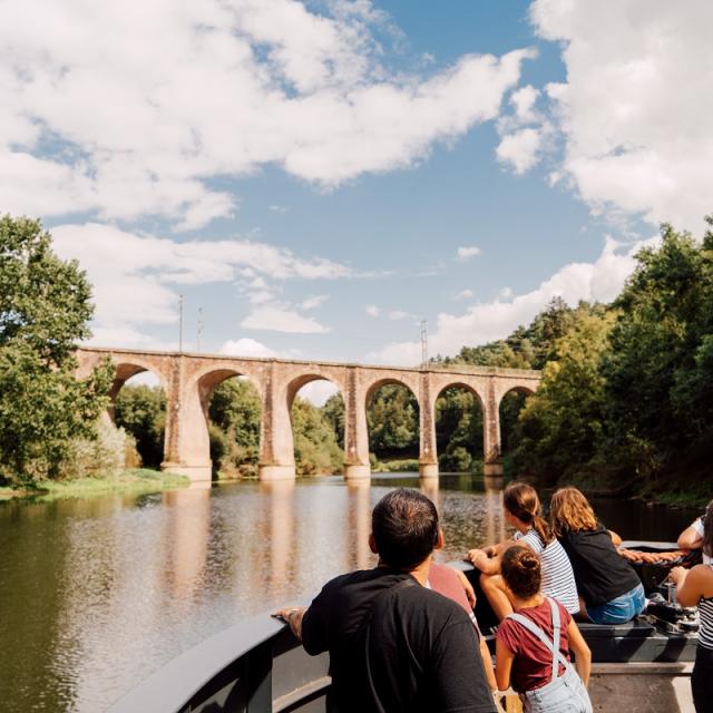 Site des Corbinières en bateau