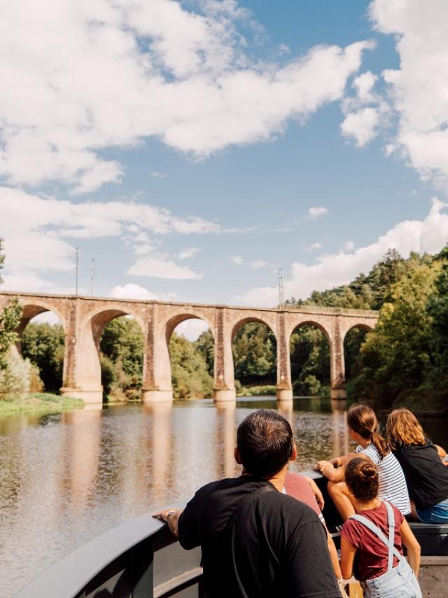 Site des Corbinières en bateau