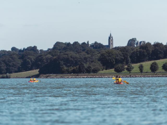 Kayaks à la base de loisirs de la Haute-Vilaine